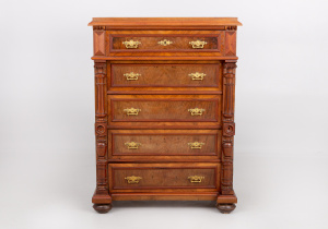 картинка Антикварный комод салоне старинных вещей "Шебби" являющийся официальным дистрибьютором в России и Беларуси