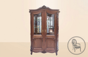 Антикварная витрина с резной короной код. VS1388