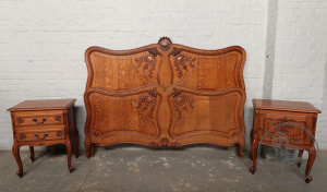 картинка Антикварная кровать и 2 тумбочки салоне старинных вещей "Шебби" являющийся официальным дистрибьютором в России и Беларуси