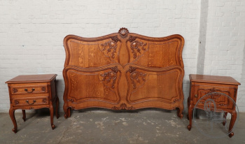 Антикварная кровать и 2 тумбочки код. BE91346