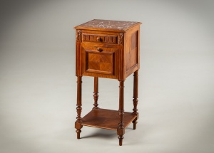 картинка Антикварный ореховый комод с мраморным верхом салоне старинных вещей "Шебби" являющийся официальным дистрибьютором в России и Беларуси