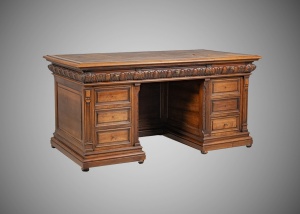 Антикварный двухтумбовый письменный стол с кожаной столешницей код.&nbsp;RM4166081