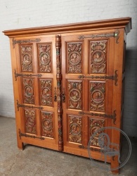 Антикварный двухдверный шкаф в готическом стиле код. BE4165987