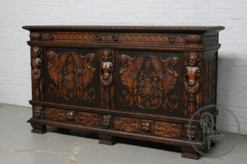 Антикварный комод с объемной резьбой с мифологическим сюжетом код. BE107692