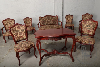 Антикварный столик из красного дерева код. BE107079