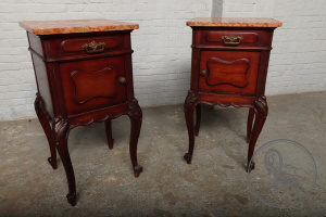 картинка Антикварные прикроватные тумбочки с мрамором (2 шт.) салоне старинных вещей "Шебби" являющийся официальным дистрибьютором в России и Беларуси