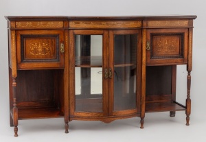 картинка Антикварный посудный шкаф с гнутыми стеклами и инкрустированными дверками салоне старинных вещей "Шебби" являющийся официальным дистрибьютором в России и Беларуси