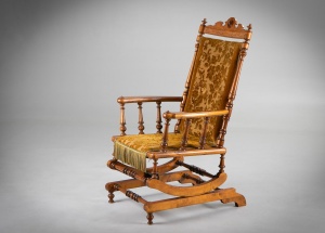 картинка Старинное резное кресло-качалка с точеными ножками и подлокотниками в обивке с золоченой бахромой салоне старинных вещей "Шебби" являющийся официальным дистрибьютором в России и Беларуси