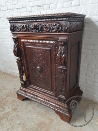 Антикварный дубовый комод в охотничьем стиле код.&nbsp;BE4165677