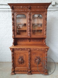 Антикварный дубовый буфет в охотничьем стиле код. BE4165314