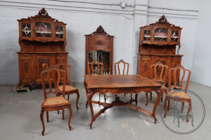 картинка Антикварный столовый гарнитур в стиле эпохи Людовика XV салоне старинных вещей "Шебби" являющийся официальным дистрибьютором в России и Беларуси