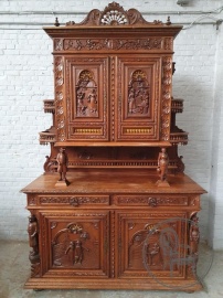 Антикварный буфет, искусно декорированный художественной объемной резьбой код. BE4103769