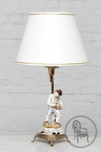 картинка Старинная настольная лампа салоне старинных вещей "Шебби" являющийся официальным дистрибьютором в России и Беларуси