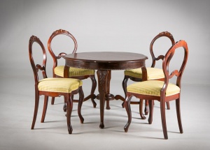 картинка Старинный комплект мебели для столовой: круглый стол и 4 стула салоне старинных вещей "Шебби" являющийся официальным дистрибьютором в России и Беларуси