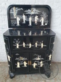 Старинный комод в ориентальном стиле с инкрустацией код. BE4097183