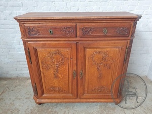 картинка Антикварный комод из дуба салоне старинных вещей "Шебби" являющийся официальным дистрибьютором в России и Беларуси