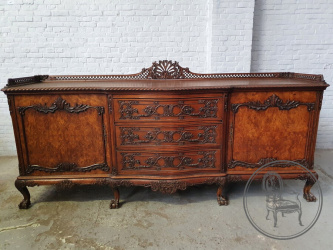 Старинный ореховый комод в стиле Чиппендейл с ажурной резьбой код. BE106979