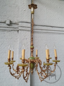 картинка Старинная люстра из зеленого оникса с бронзовыми рожками салоне старинных вещей "Шебби" являющийся официальным дистрибьютором в России и Беларуси