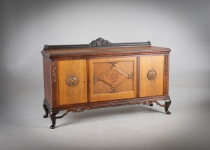 картинка Старинный комод с филенками в форме ромба с резными элементами по углам. салоне старинных вещей "Шебби" являющийся официальным дистрибьютором в России и Беларуси