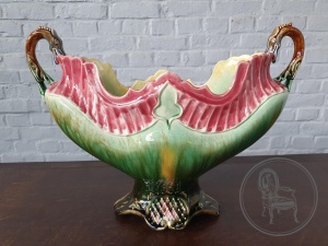 картинка Антикварная ваза салоне старинных вещей "Шебби" являющийся официальным дистрибьютором в России и Беларуси