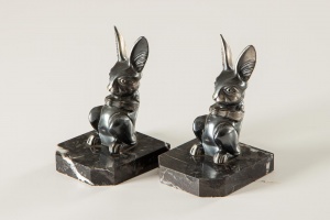 картинка Старинные держатели для книг в виде зайцев салоне старинных вещей "Шебби" являющийся официальным дистрибьютором в России и Беларуси