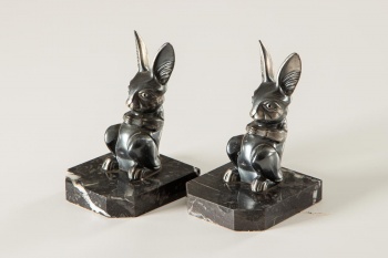 Старинные держатели для книг в виде зайцев код. RM4101647