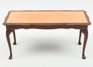 картинка Старинный столик салоне старинных вещей "Шебби" являющийся официальным дистрибьютором в России и Беларуси