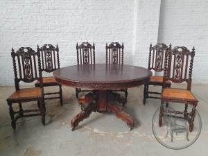картинка Антикварный круглый стол со стульями (6 шт.) в стиле Ренессанс салоне старинных вещей "Шебби" являющийся официальным дистрибьютором в России и Беларуси