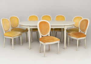 картинка Старинный столовый гарнитур салоне старинных вещей "Шебби" являющийся официальным дистрибьютором в России и Беларуси