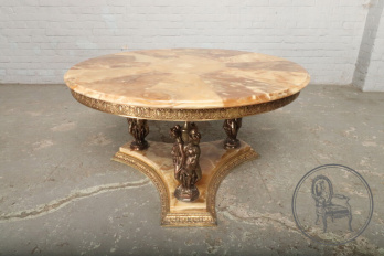 Старинный столик из оникса с ножками в виде бронзовых женских фигур код. BE107163