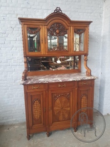 картинка Антикварный ореховый буфет с отделкой маркетри и мраморной столешницей салоне старинных вещей "Шебби" являющийся официальным дистрибьютором в России и Беларуси