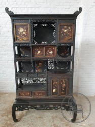 Антикварная витрина в восточном стиле код. BE4096814