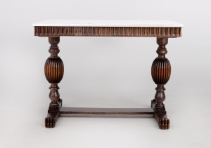 картинка Cтаринный стол салоне старинных вещей "Шебби" являющийся официальным дистрибьютором в России и Беларуси