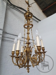 Антикварная люстра, декорированная бронзовыми цветами и бусами код. BE4097526