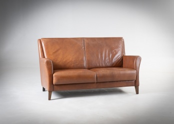 Старинный двухместный кожаный диван код. RM4165711