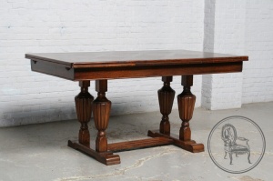 картинка Старинный обеденный стол из дуба в стиле Тенирс салоне старинных вещей "Шебби" являющийся официальным дистрибьютором в России и Беларуси