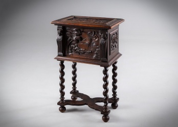 Антикварный резной швейный стол на пьедестале с крестообразной проножкой код. RM4165334