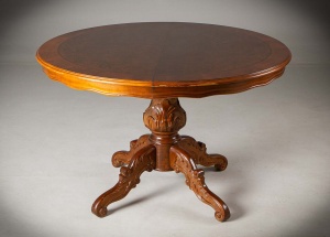 картинка Старинный французский стол из красного дерева с массивным подстольем салоне старинных вещей "Шебби" являющийся официальным дистрибьютором в России и Беларуси