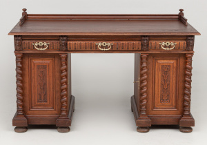 картинка Старинный письменный стол салоне старинных вещей "Шебби" являющийся официальным дистрибьютором в России и Беларуси