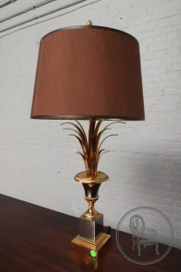 картинка Старинная бронзовая настольная лампа в стиле арт-деко салоне старинных вещей "Шебби" являющийся официальным дистрибьютором в России и Беларуси