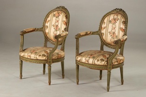 картинка Пара антикварных кресел с ленточной резьбой салоне старинных вещей "Шебби" являющийся официальным дистрибьютором в России и Беларуси