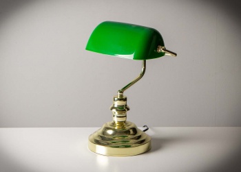 Старинная настольная лампа с зеленым абажуром код.&nbsp;RM4165568