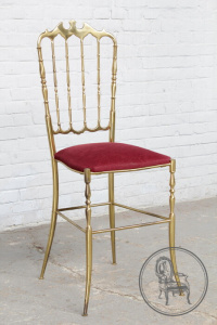 картинка Старинный стул из латуни с мягким сиденьем салоне старинных вещей "Шебби" являющийся официальным дистрибьютором в России и Беларуси