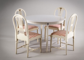 Старинный комплект мебели для столовой: круглый стол и стулья (4 шт.) с мягкими сиденьями в полоску код. RM4165347