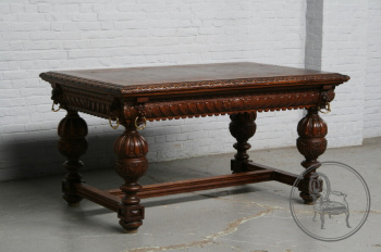 Антикварный стол из дуба с резной декой, украшенной барельефом в виде головы льва код. BE3259573