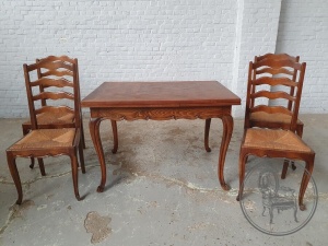 картинка Антикварный столовый набор из стола и 4-х стульев салоне старинных вещей "Шебби" являющийся официальным дистрибьютором в России и Беларуси