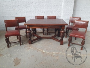 картинка Антикварный комплект для столовой в стиле Тюдор салоне старинных вещей "Шебби" являющийся официальным дистрибьютором в России и Беларуси