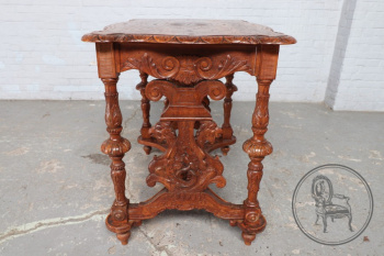 Антикварный ореховый стол с резной столешницей код. BE107362