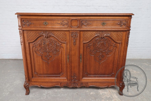 картинка Антикварный комод салоне старинных вещей "Шебби" являющийся официальным дистрибьютором в России и Беларуси