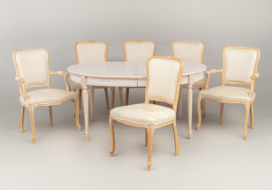 картинка Старинный стол и стулья (6 шт.) салоне старинных вещей "Шебби" являющийся официальным дистрибьютором в России и Беларуси